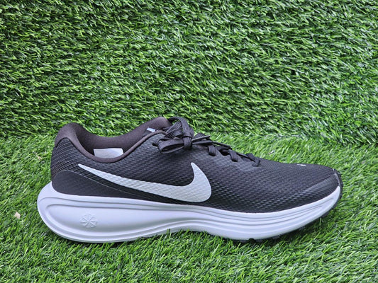 NIKE REVOLUTION